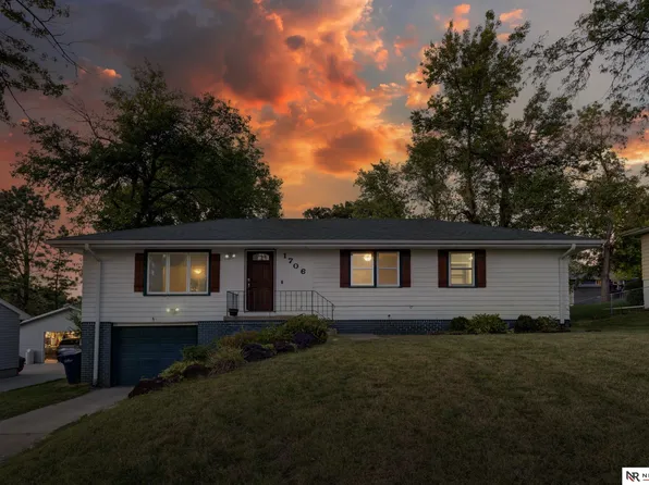 1706 Dianne Ave, Bellevue, NE 68005