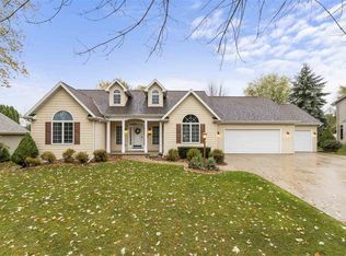 233 E Peppercorn Dr, Appleton, WI 54913