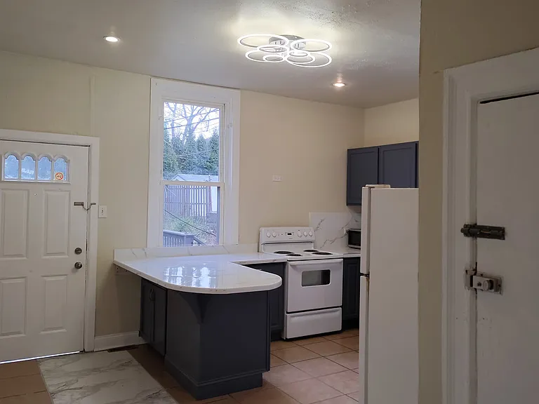 7032 Thomas Blvd — Photo 4