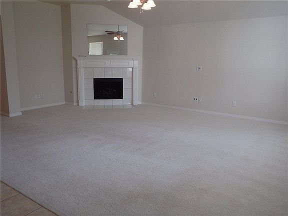 4th image of 1320 Elmhurst Ln