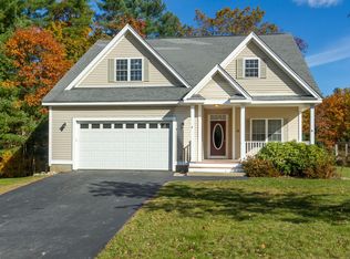 12 University Cir, Hooksett, NH 03106