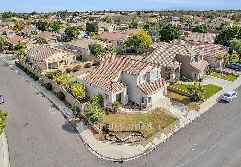 846 W Carob Dr — Photo 43