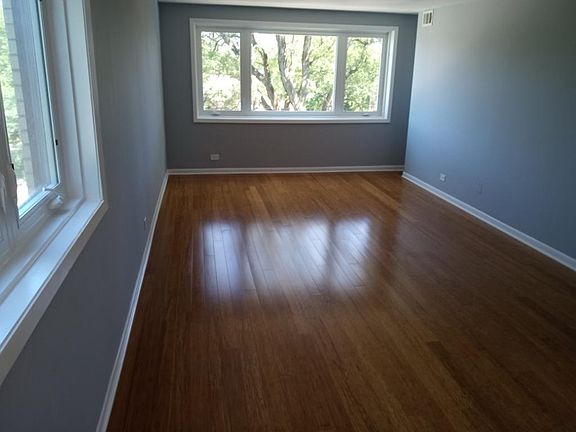 2nd image of 5915 W Gunnison St APT 4E