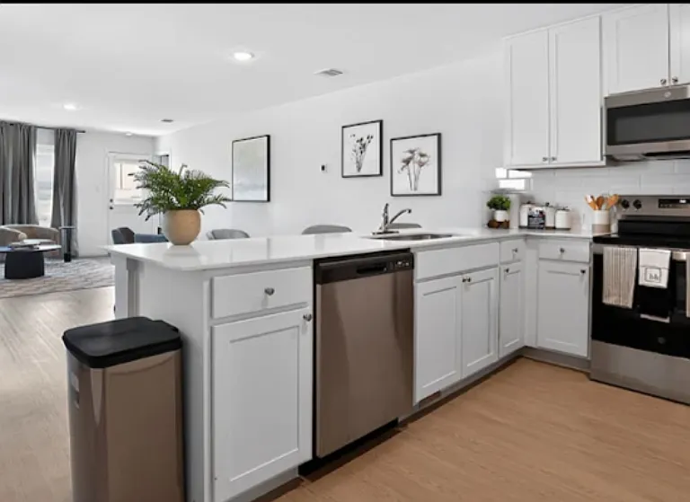 Crestway Dr — Photo 2