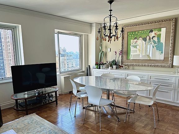2nd image of 20 W 64th St APT 20L