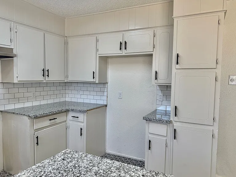 4615 Grinnell St #106 — Photo 7