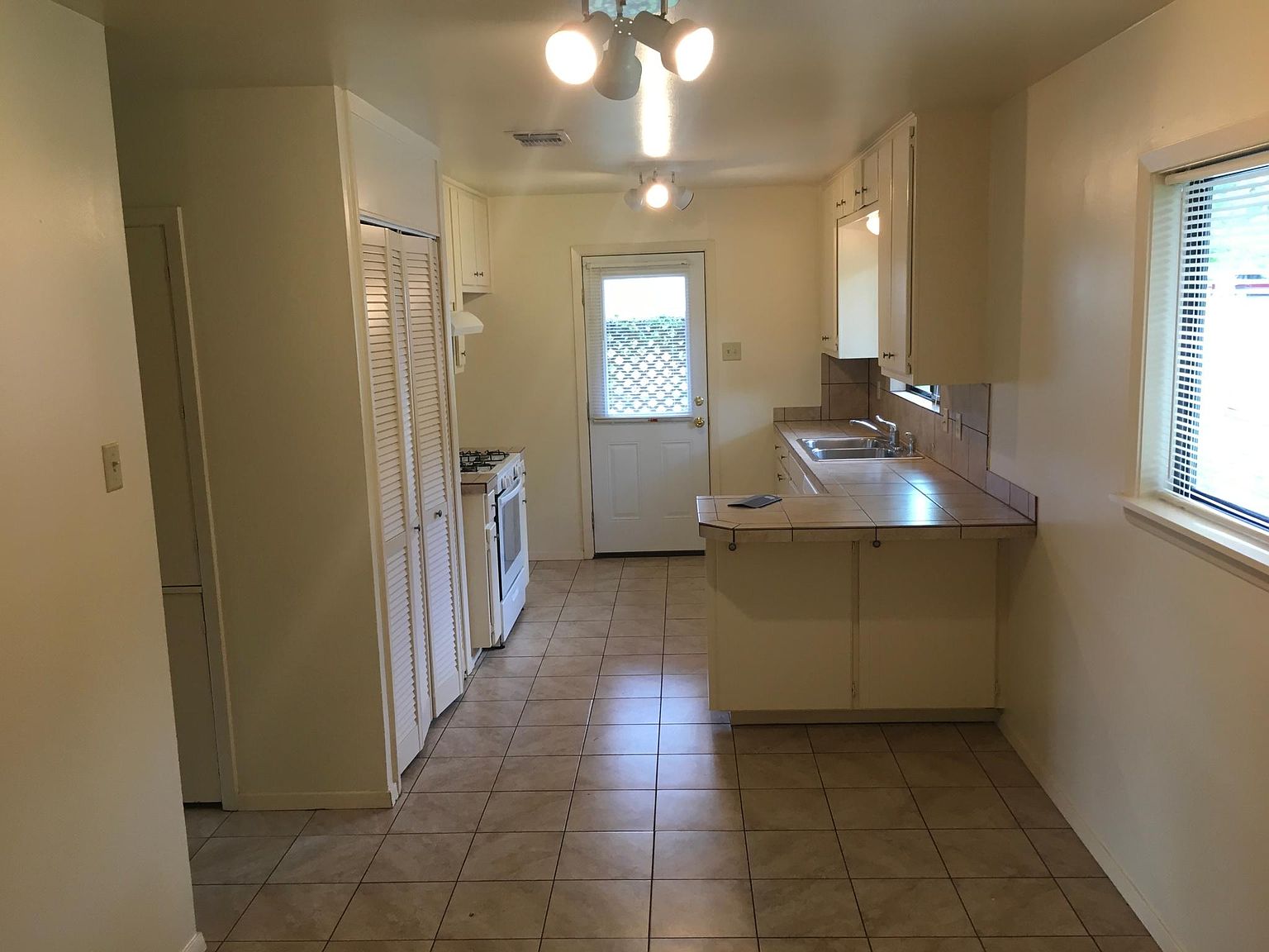 810 Highgate Rd, Universal City, TX 78148 Zillow