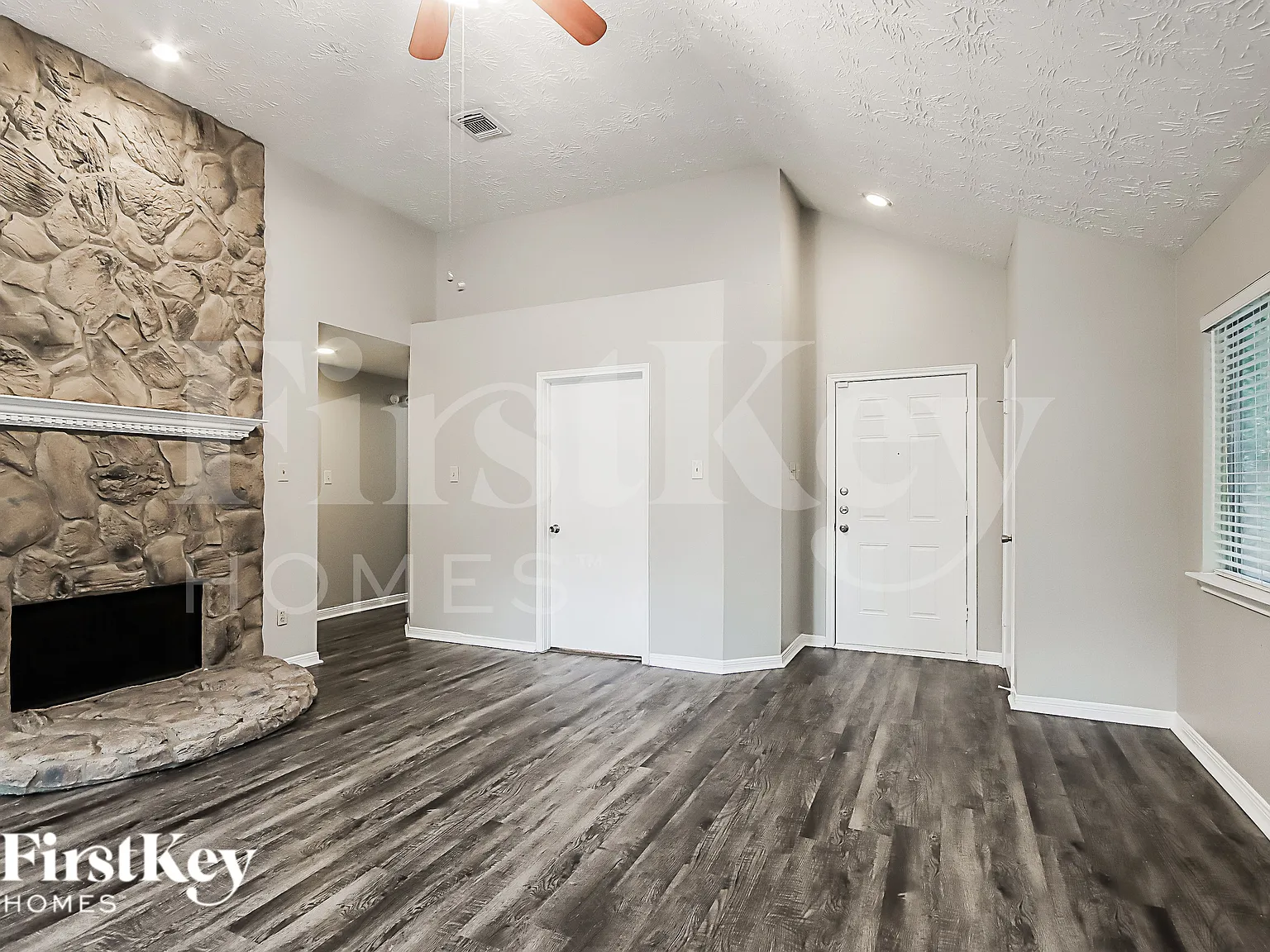 3 bed, 2.0 bath, 1209 sqft, $1,630 — Photo 3