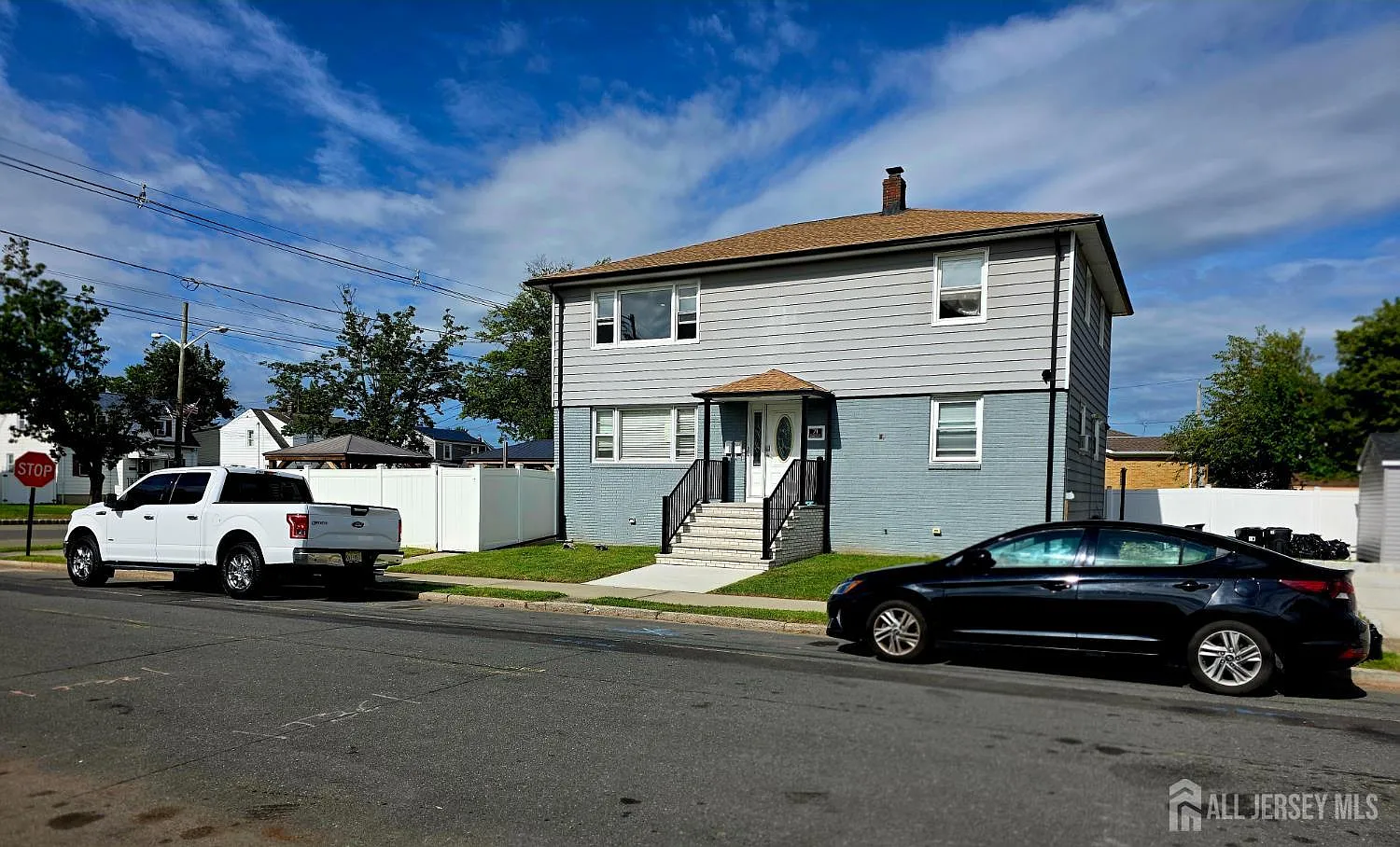 3 bed, 1.0 bath, 2128 sqft, $2,800 — Photo 2