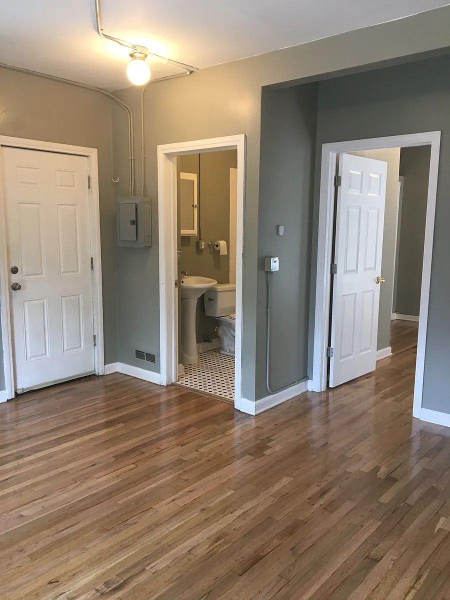 Building Photo - 1434 N Corona St #3