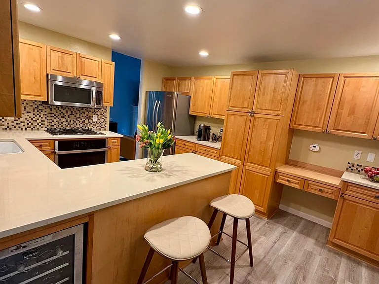 1424 NW 202nd Ln — Photo 3
