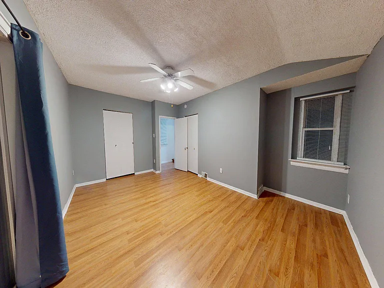 669 N Henderson Rd — Photo 37