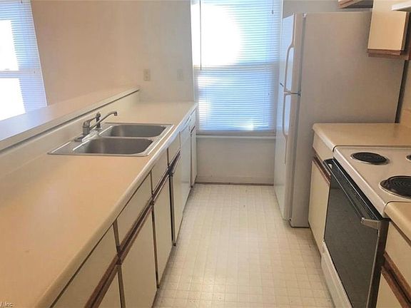 5th image of 829 47th St #B