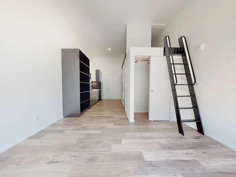 Summit Flats — Photo 30