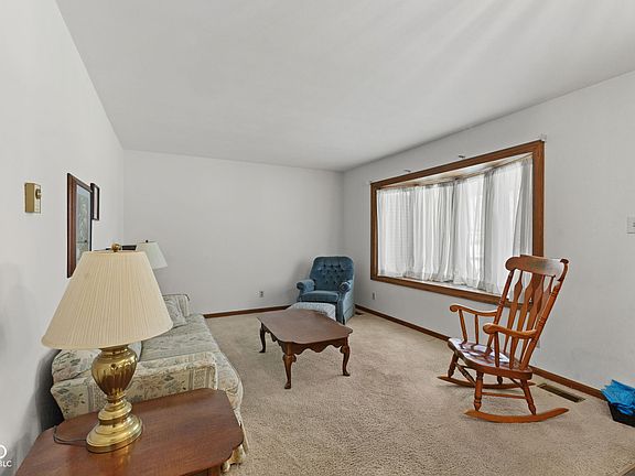 5th image of 5799 W Maple Dr