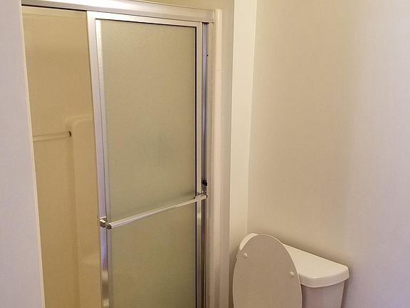 Master bath w/walk in shower