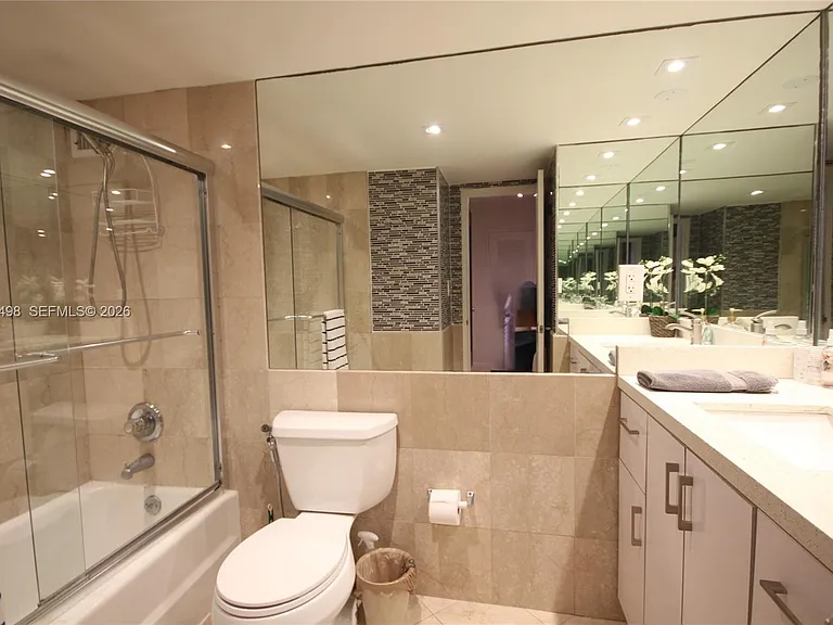 5161 Collins Ave #1004 — Photo 23