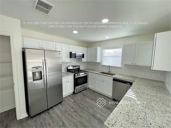 3rd image of 6333 Mountain Pines Ln