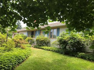 9 High Ridge Dr, Waterford, CT 06385