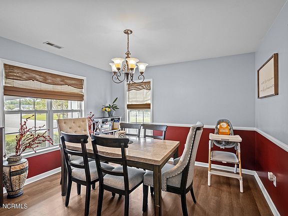 4th image of 101 Lakeside Green Drive