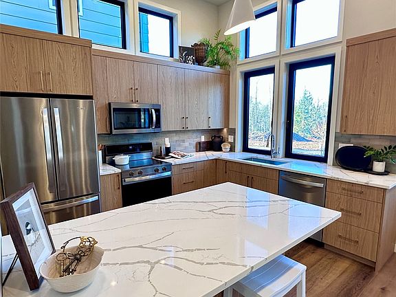 3rd image of 4304 Creston Way