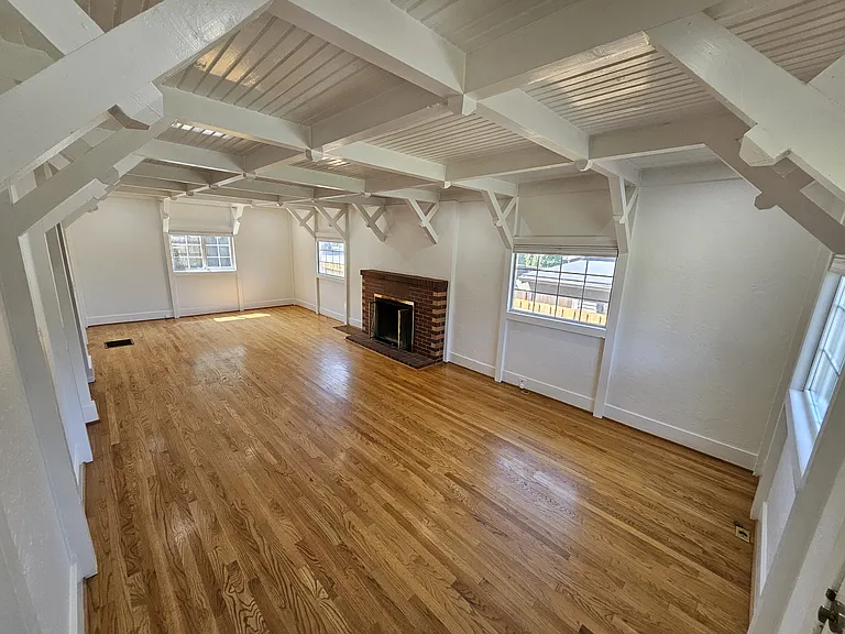708 E 28th Ave — Photo 3