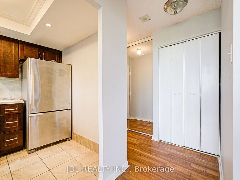 88 Alton Towers Cir #410 — Photo 21