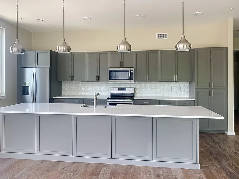 333 W Depot Ave #415 — Photo 9