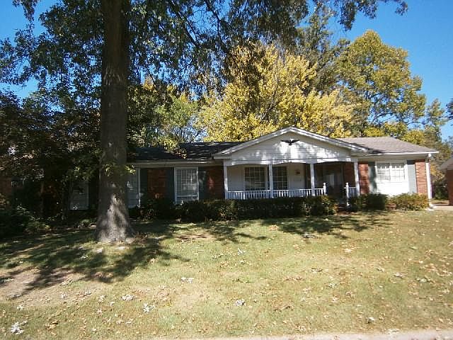 1st image of 3885 Woodcrest Dr