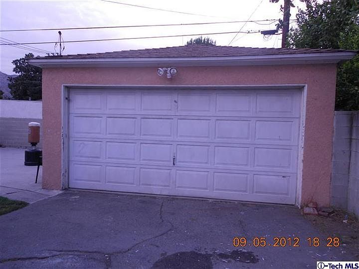 2nd image of 1228 N Beachwood Dr