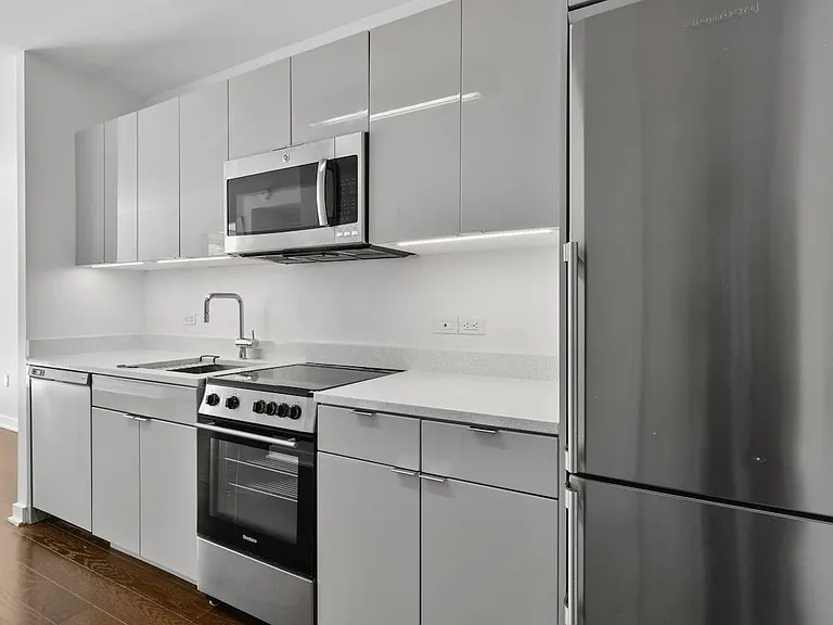 400 W 113th St #104 — Photo 8