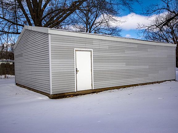 4th image of 30911 Oak Dr
