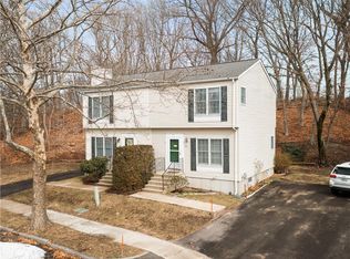 20 Riverwoods Ct, Rumford, RI 02916
