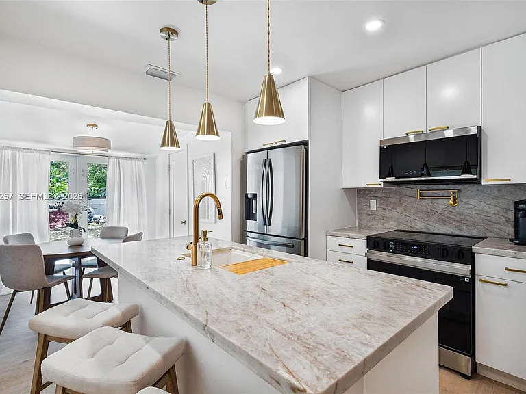 12325 NE 11th Pl — Photo 7