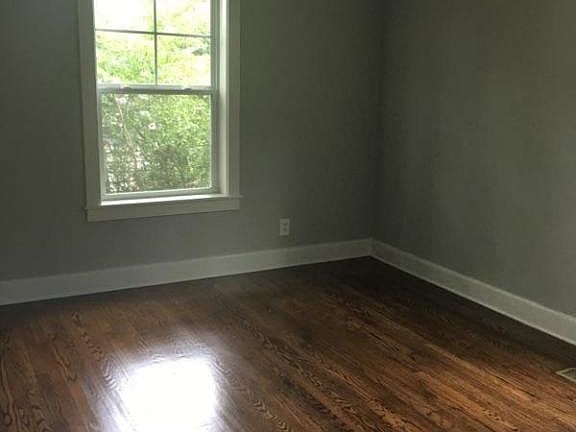 5th image of 3720 Sullivan Ave