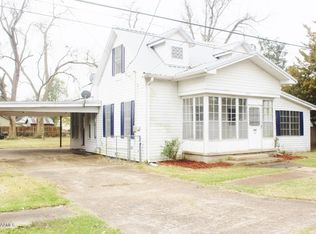 215 4th St, Abbeville, LA 70510
