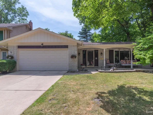 3355 Tacoma Cir, Ann Arbor, MI 48108