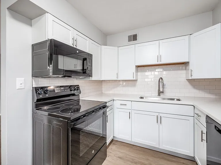 593 Riverview Dr #F — Photo 13