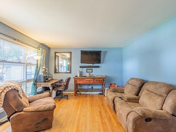 3rd image of 2813 W Harris Ave