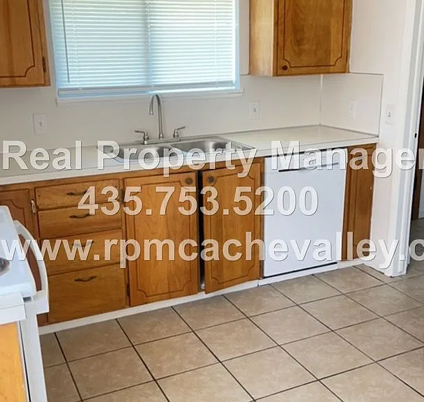 420 1/2 N 200 W #1-4 — Photo 6