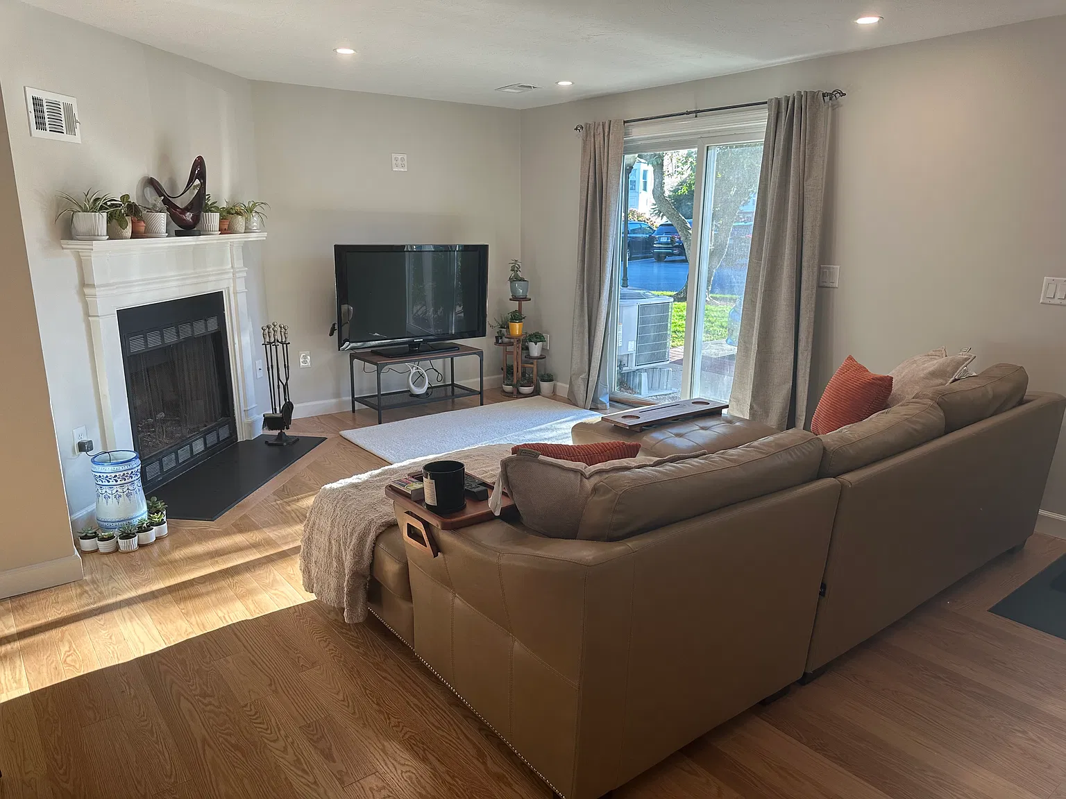 1 bed, 1.5 bath, 1200 sqft, $2,500 — Photo 2