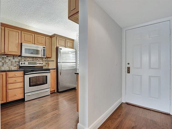 4th image of 1524 Whitehall Dr APT 305