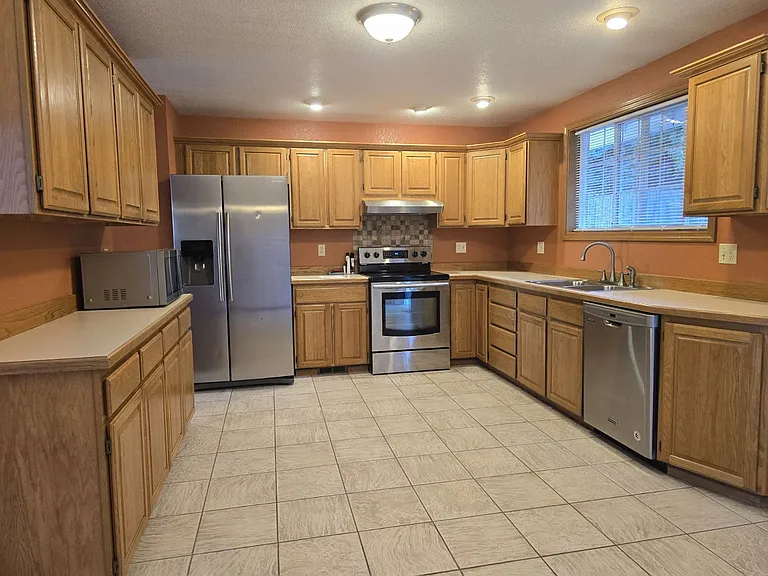 1335 NW Vallejo Dr — Photo 7