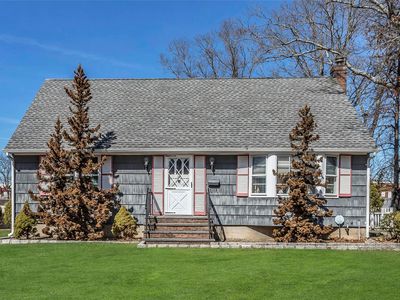 17 Abrew Street, Bay Shore, NY, 11706