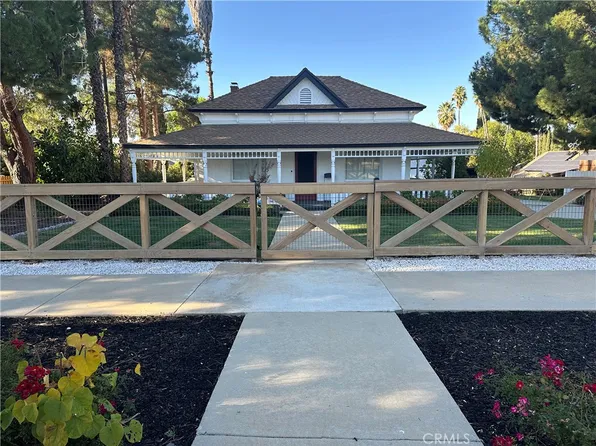 1226 W Olive Ave, Redlands, CA 92373