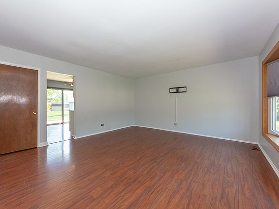 4th image of 8031 S Applewood Ct