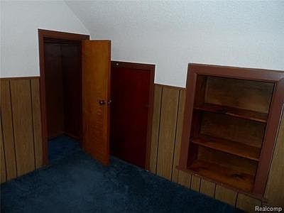 4th image of 2216 Calvin Ave