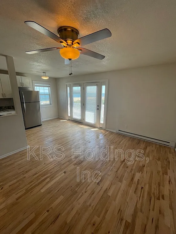 2 bed, 1.0 bath, 985 sqft, $1,695 — Photo 2