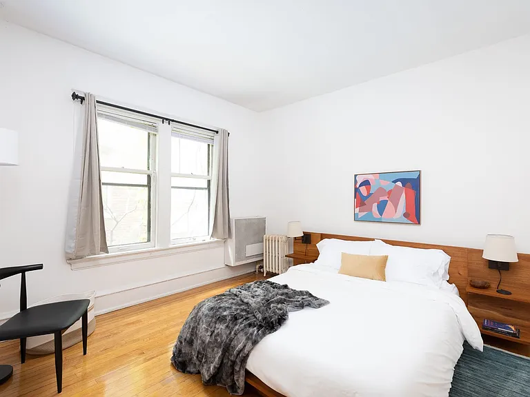 2518 N Farwell Ave — Photo 8