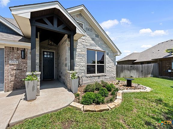 3rd image of 2701 Paisley Dr